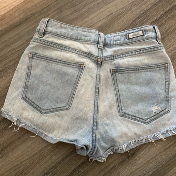 Brandy Melville Jean Shorts - Picture 2 of 3